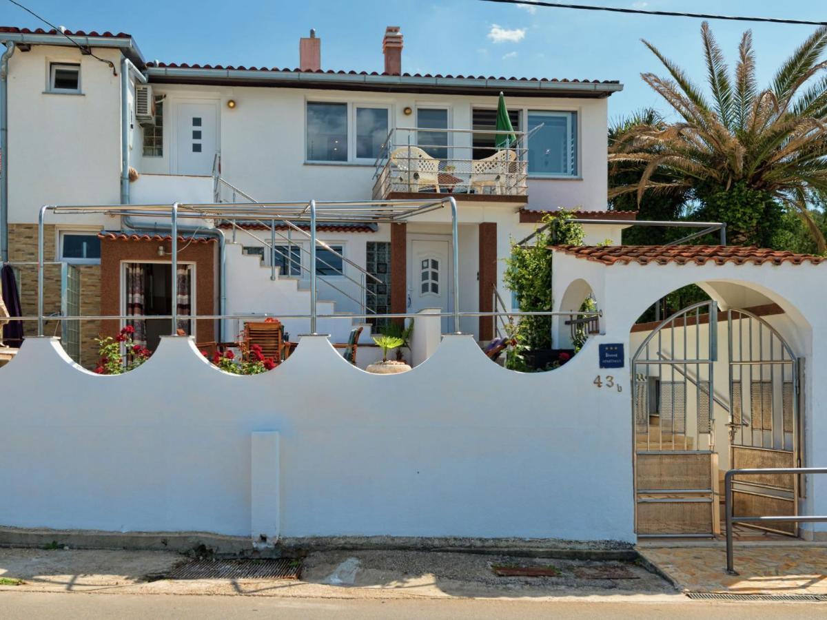 Spacious In Arbanija With Terrace Apartment *